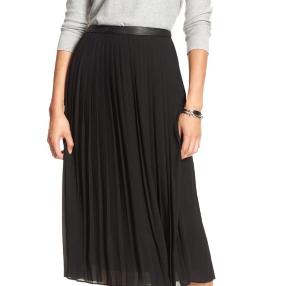 Banana Republic Dresses & Skirts - Banana Republic Pleated Midi Skirt